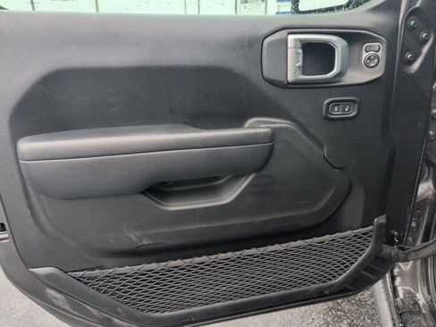 Used 2025 Jeep Wrangler Unlimited Rubicon w/ Convenience Group image 11