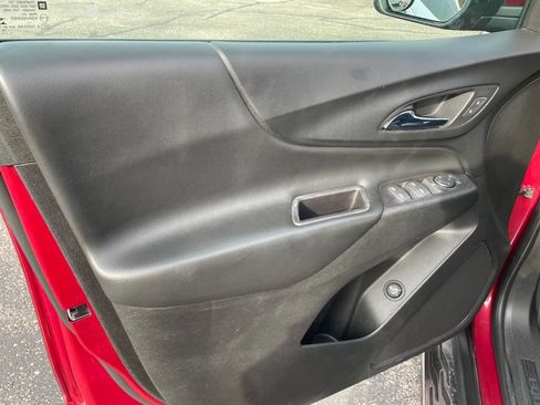 Used 2018 Chevrolet Equinox LT image 4