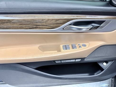 Used 2018 BMW 750i xDrive AWD/4WD image 15