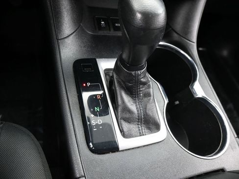 Used 2019 Toyota Highlander LE FWD image 24