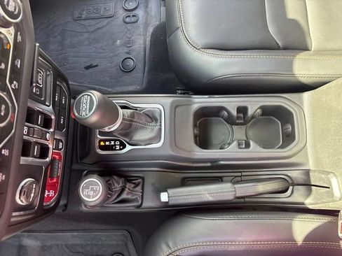 Used 2025 Jeep Wrangler Unlimited Rubicon 392 AWD/4WD image 39