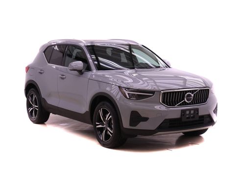 Used 2025 Volvo XC40 B5 Core image 2