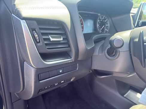 Certified 2026 Nissan Rogue SV AWD/4WD image 14