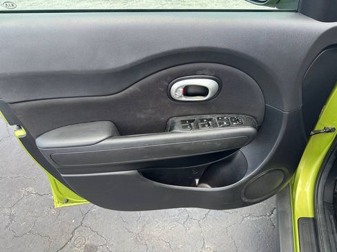 Used 2016 Kia Soul + FWD image 12