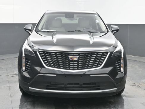 Used 2023 Cadillac XT4 Luxury w/ Cold Weather Package image 7