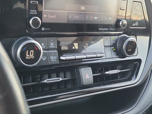 Certified 2021 Toyota Highlander LE image 32