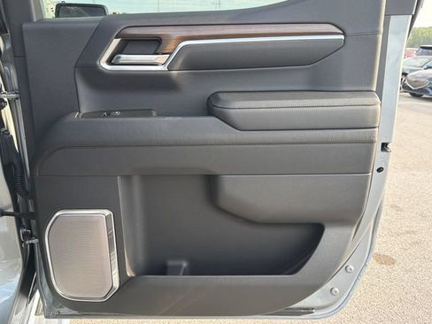 Used 2024 Chevrolet Silverado 1500 High Country w/ High Country Premium Package AWD/4WD image 33