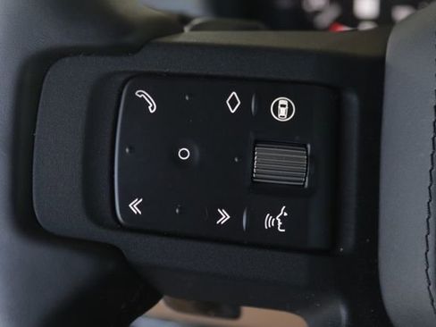 Used 2025 Land Rover Defender 110 V8 image 11