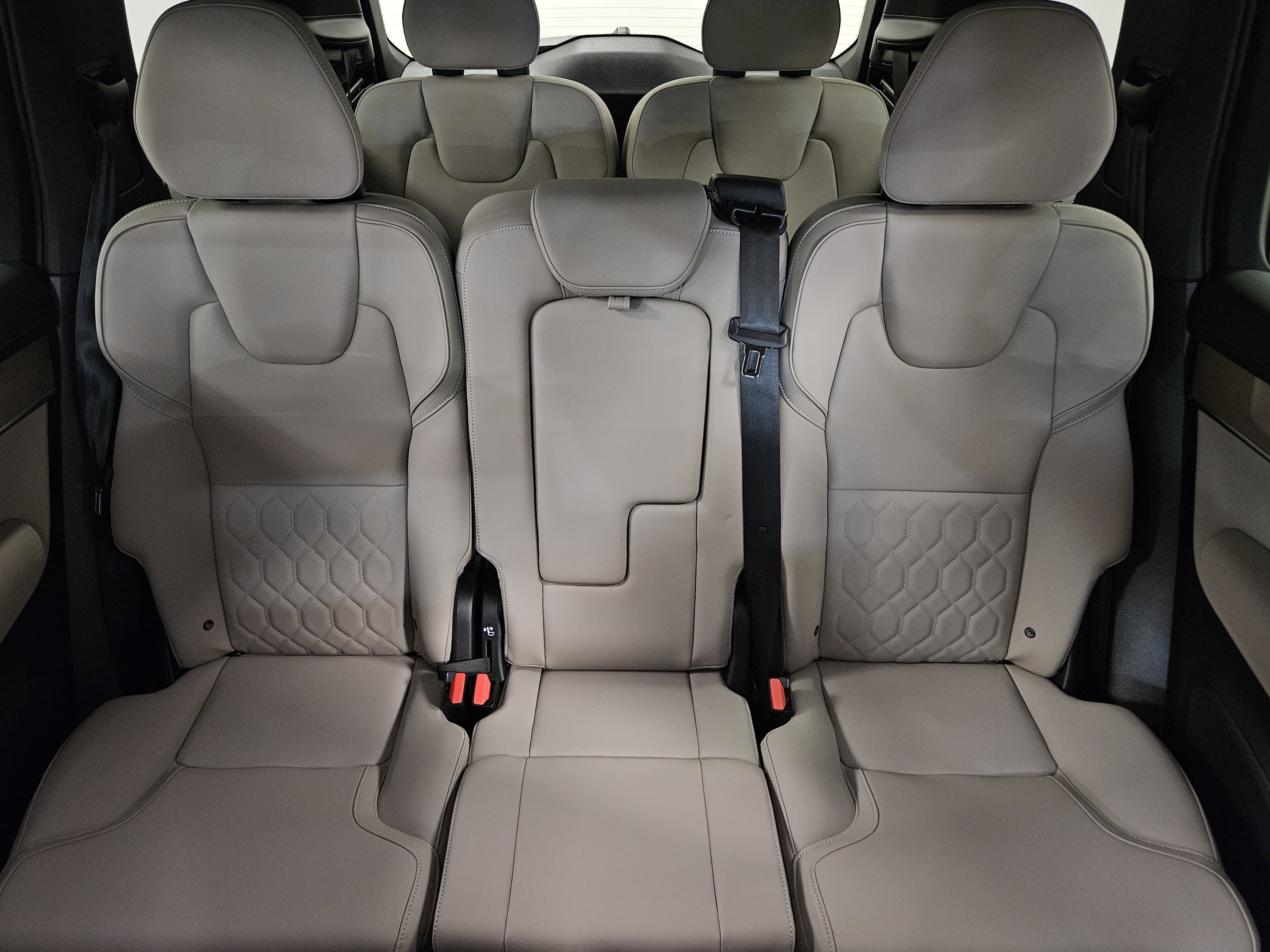 New 2026 Volvo XC90 T8 Plus w/ Protection Package Premier AWD/4WD image 41