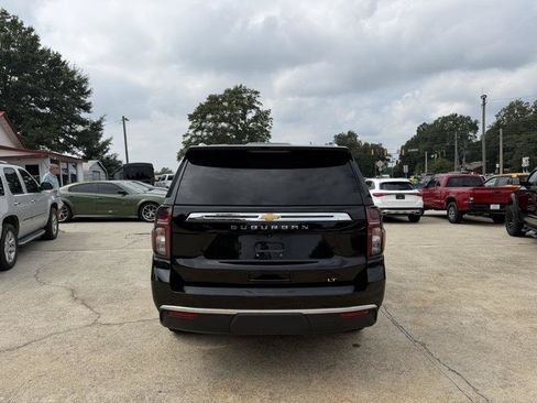 Used 2023 Chevrolet Suburban LT RWD image 4