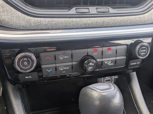 Used 2024 Jeep Compass Latitude AWD/4WD image 30