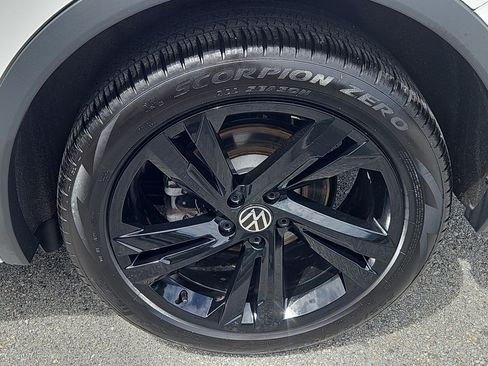 Certified 2024 Volkswagen Tiguan SE R-Line AWD/4WD image 29