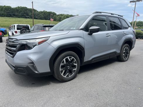 Used 2025 Subaru Forester Premium w/ Convenience Package #1 AWD/4WD image 5