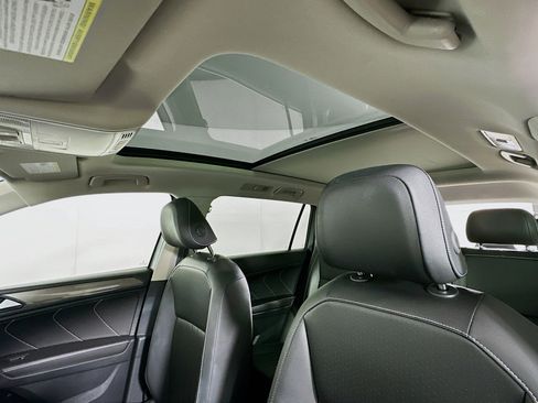 Used 2024 Volkswagen Tiguan SE image 24