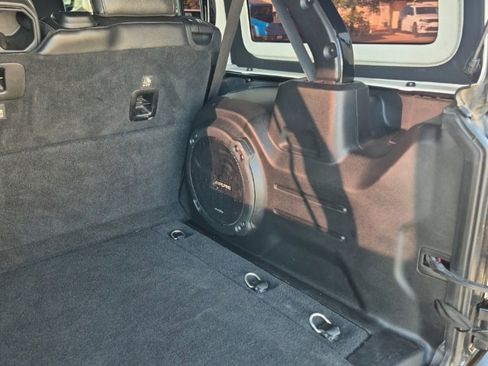 Used 2018 Jeep Wrangler Unlimited Rubicon image 55