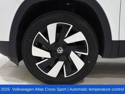 Used 2025 Volkswagen Atlas Cross Sport SE image 6