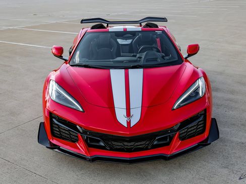 Used 2024 Chevrolet Corvette Z06 w/ Z07 Performance Package RWD image 28