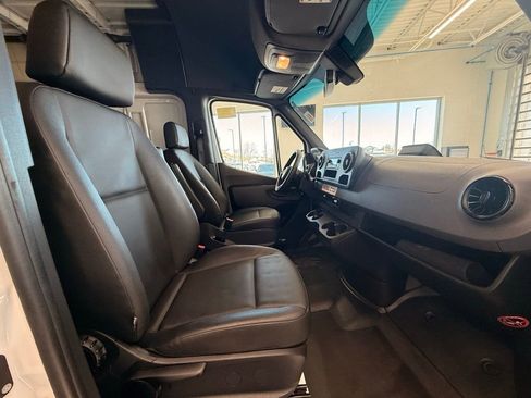 Used 2025 Mercedes-Benz Sprinter 2500 image 19