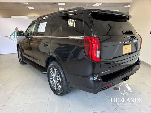 Certified 2025 Ford Expedition Active RWD image 6