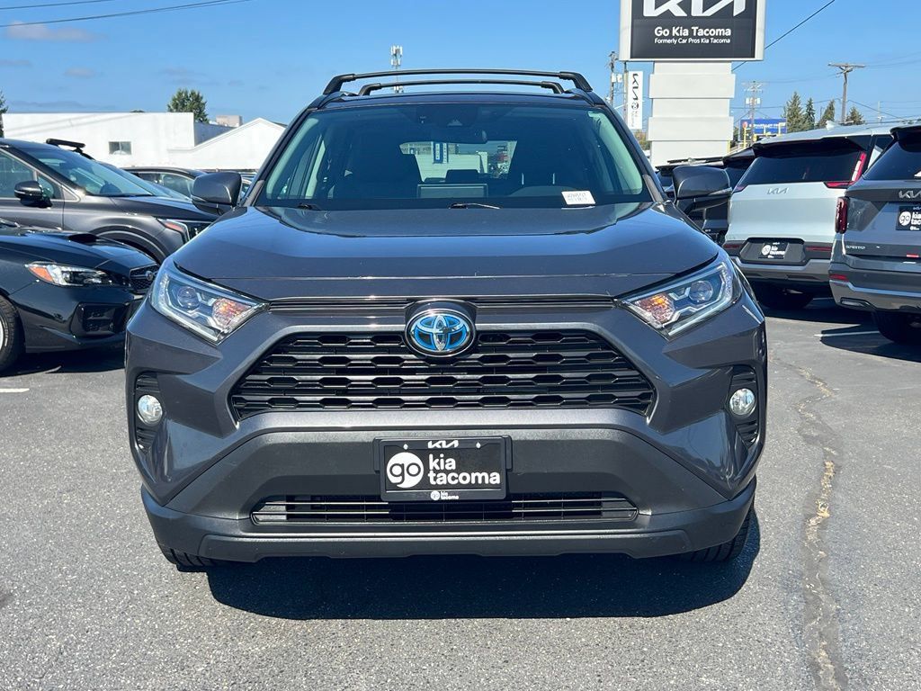 Used 2020 Toyota RAV4 XLE w/ Convenience Package AWD/4WD image 4