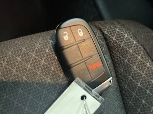 Used 2018 Jeep Grand Cherokee Laredo AWD/4WD image 36