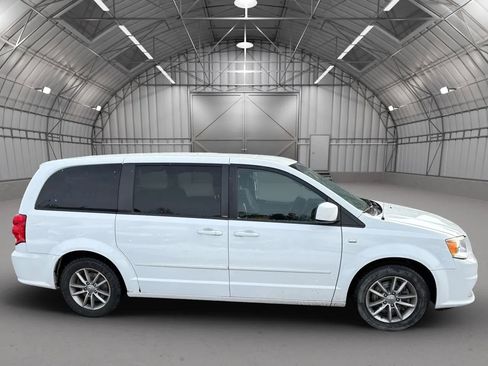 Used 2014 Dodge Grand Caravan SE image 8