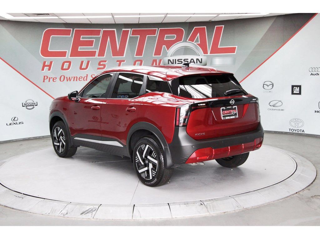 Used 2026 Nissan Kicks SV FWD image 3