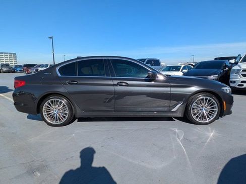 Used 2019 BMW 530e w/ Convenience Package image 2