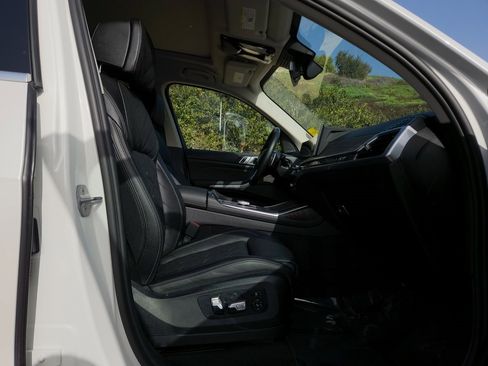 Used 2024 BMW X7 xDrive40i w/ Premium Package image 26