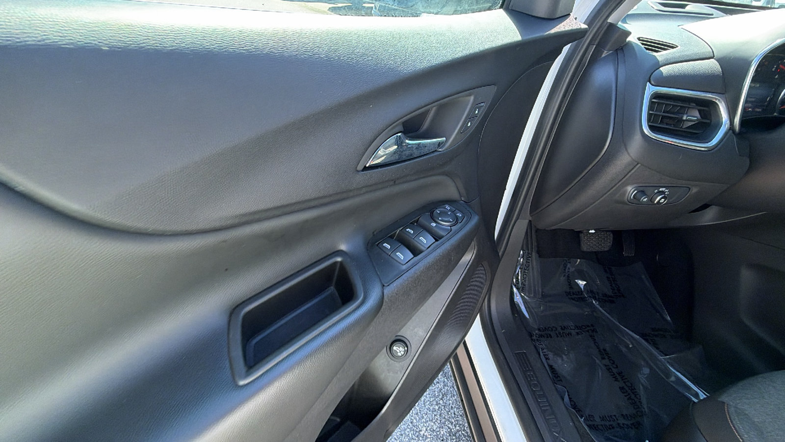 Used 2024 Chevrolet Equinox LT AWD/4WD image 15
