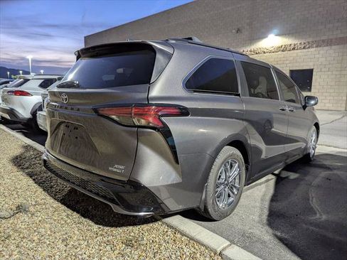 Certified 2021 Toyota Sienna XSE image 4