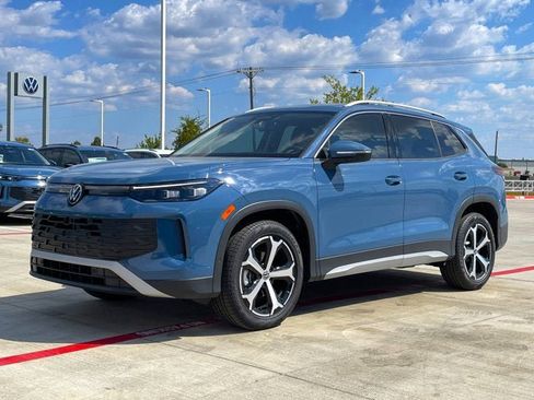 New 2026 Volkswagen Tiguan SE R-Line image 2