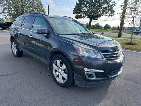 Used 2016 Chevrolet Traverse LT w/ Style and Technology Package FWD image 3