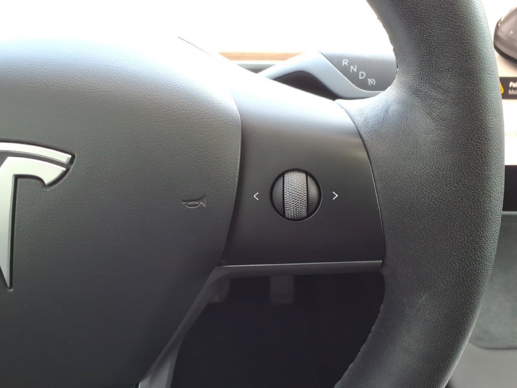 Used 2025 Tesla Model Y Long Range RWD image 34