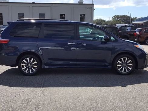Used 2020 Toyota Sienna XLE image 4