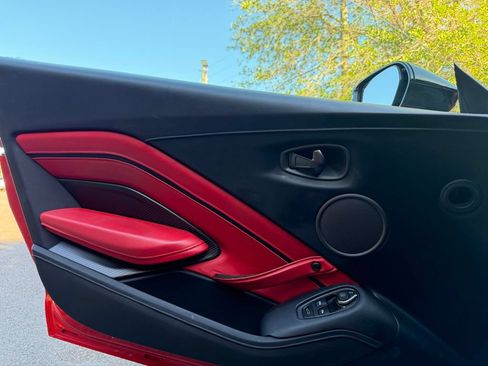 Used 2022 Aston Martin V8 Vantage Coupe RWD image 33