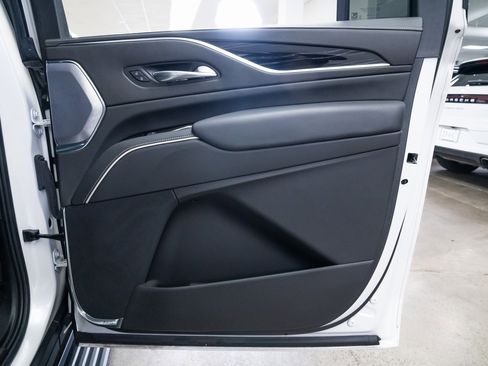 Used 2022 Cadillac Escalade ESV Sport w/ Touring Package image 23