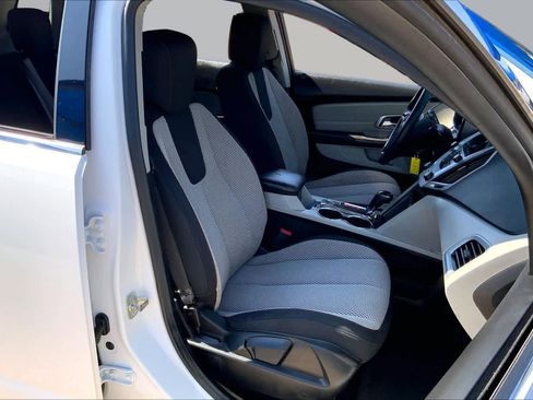Used 2017 GMC Terrain SLE FWD image 9