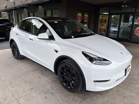 Used 2023 Tesla Model Y Long Range AWD/4WD image 4