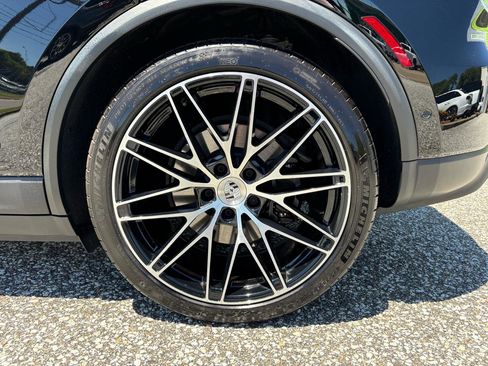 Used 2025 Porsche Macan Electric RWD image 29