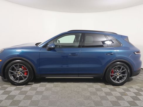 Used 2025 Porsche Cayenne S AWD/4WD image 2