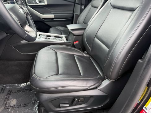 Used 2023 Ford Explorer XLT w/ Equipment Group 202A image 4