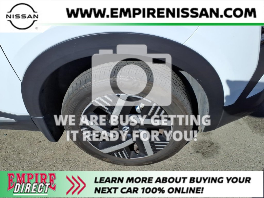 Used 2025 Nissan Kicks SV FWD image 4