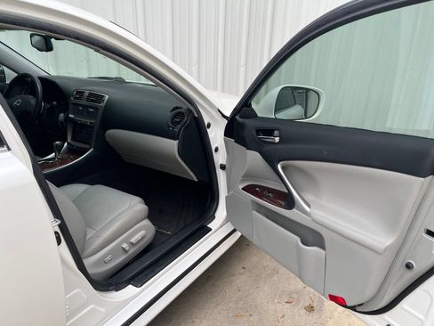 Used 2007 Lexus IS 250 w/ Premium Pkg RWD image 15