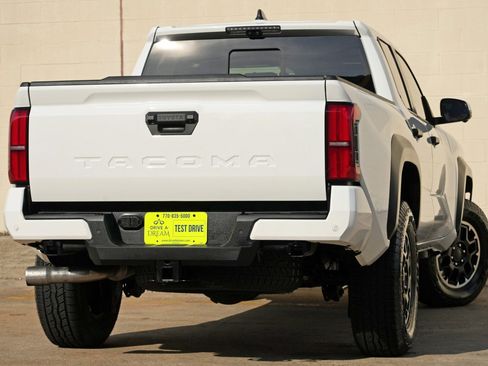 Used 2025 Toyota Tacoma TRD Off-Road w/ TRD Off Road Premium Package AWD/4WD image 5