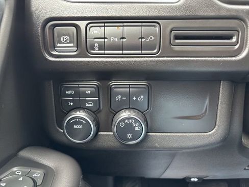 Used 2022 Chevrolet Suburban LS AWD/4WD image 18