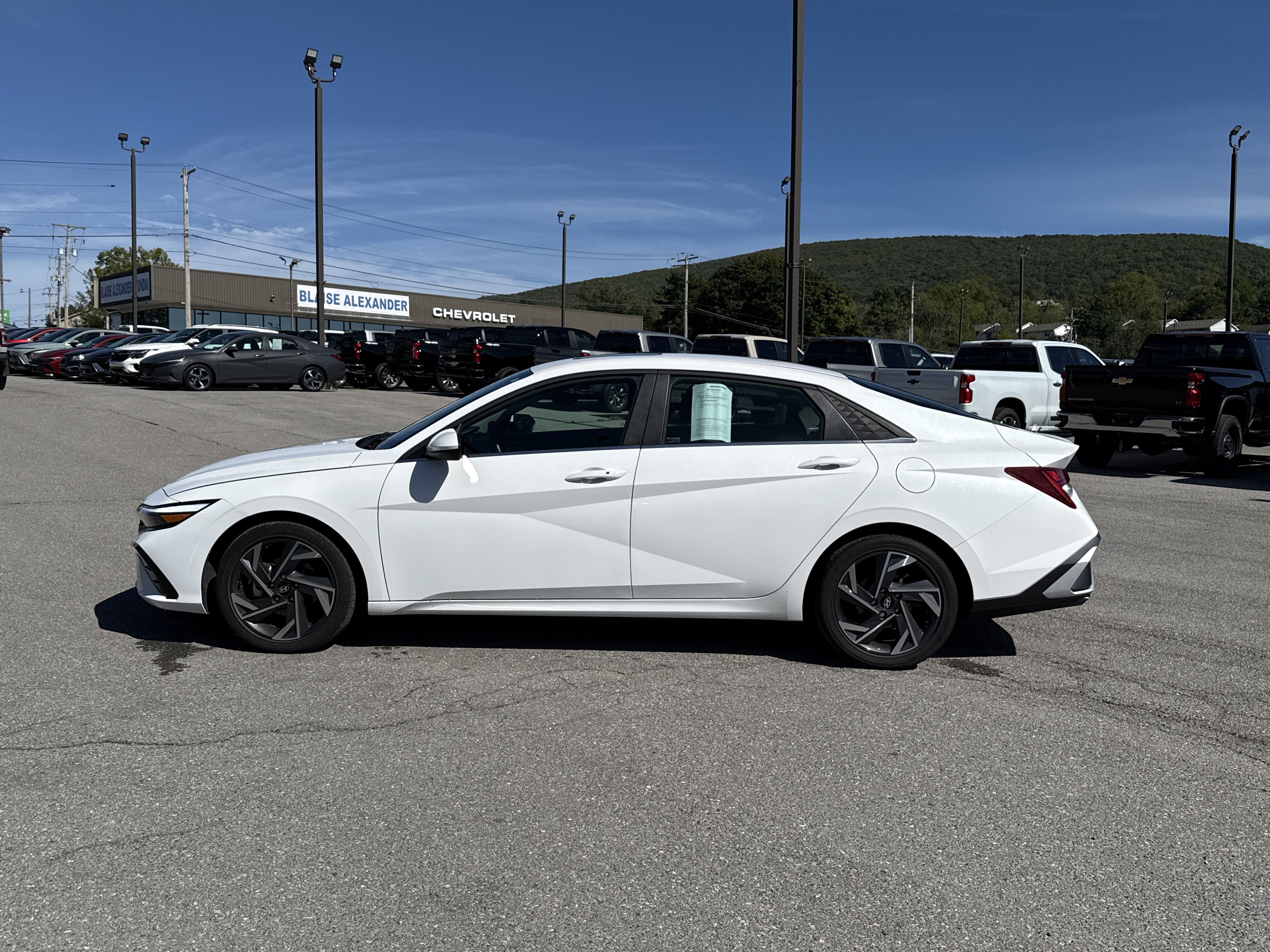 Certified 2025 Hyundai Elantra SEL FWD image 6