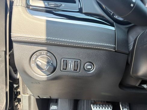 Used 2023 Chrysler 300 C RWD image 22