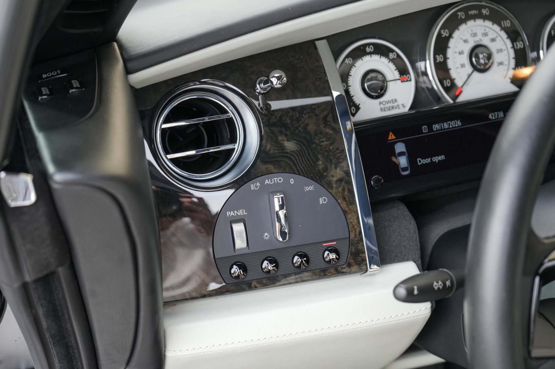 Used 2015 Rolls-Royce Wraith RWD image 15