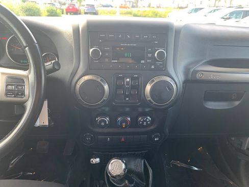 Used 2018 Jeep Wrangler Unlimited Sport AWD/4WD image 9
